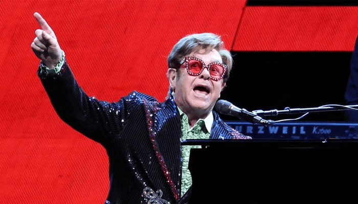You are currently viewing Elton John gives health update after suffering a slip at his home in France