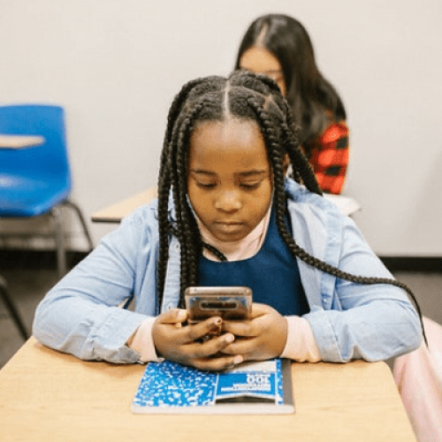 UNESCO calls for ban of smartphones in schools