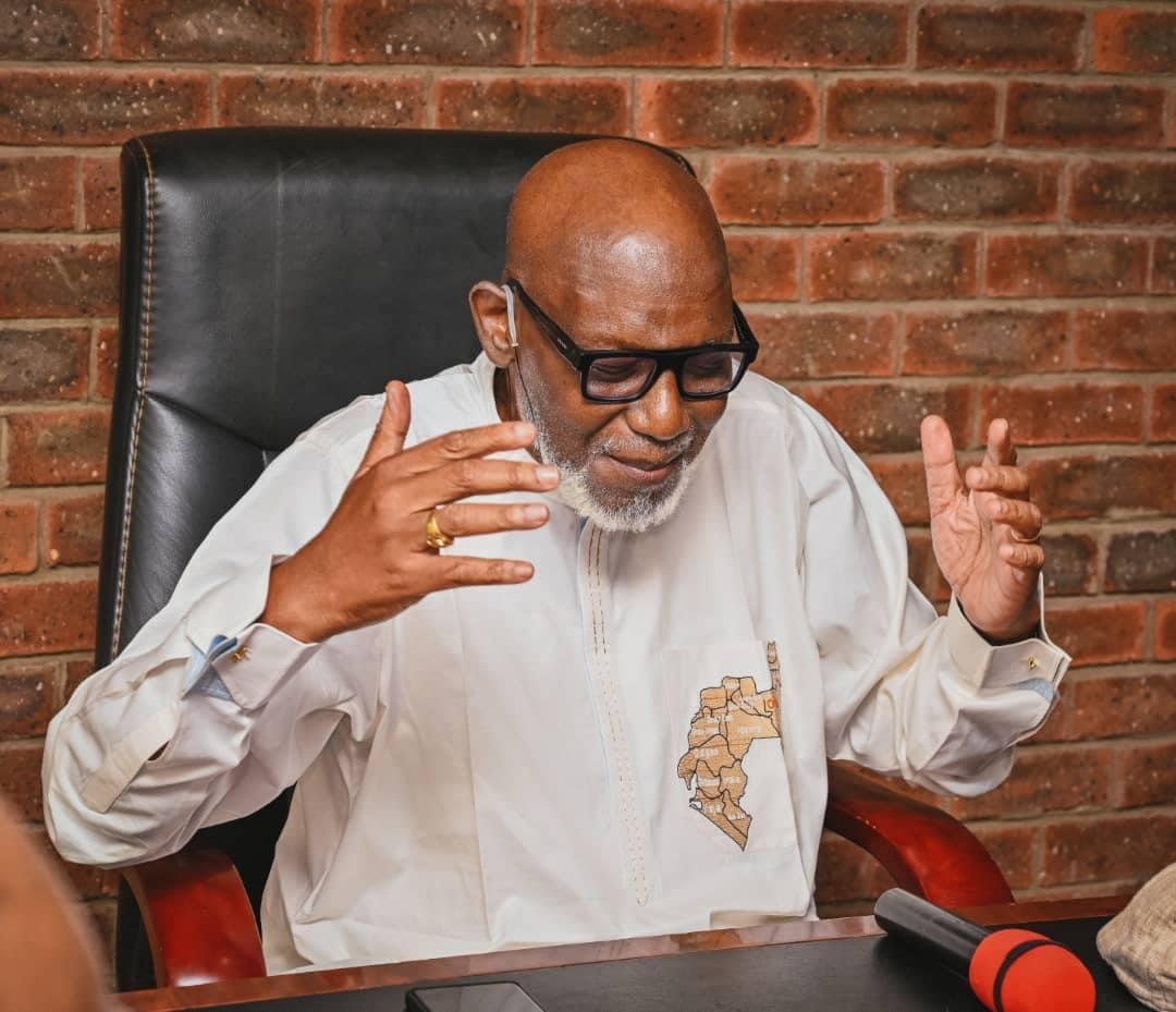 You are currently viewing Gov Akeredolu returns from medical vacation, resumes duty, meets stakeholders
