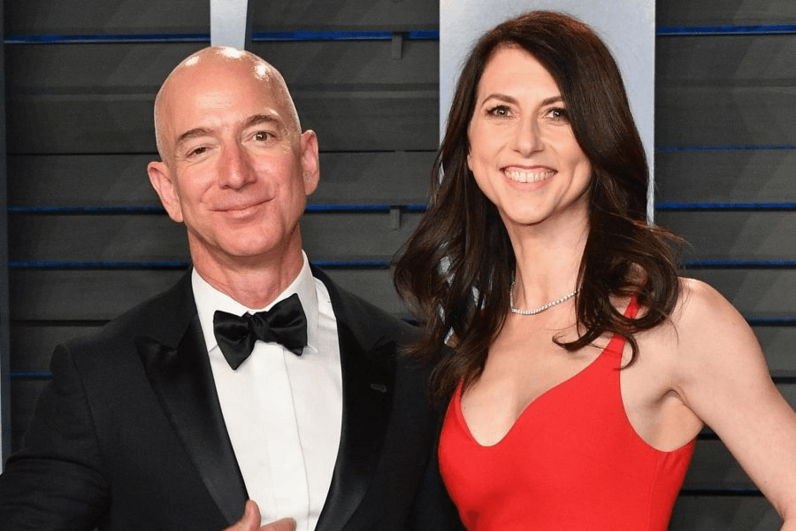 You are currently viewing Jeff Bezos & ex-wife, Mackenzie Scott gain $3.16 billion as Amazon shares rise