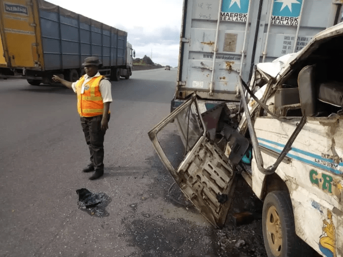 You are currently viewing 3 die as bus rams into truck in Lagos