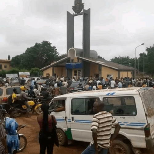 OAU students shut main campus gate, demand 50% tuition reduction
