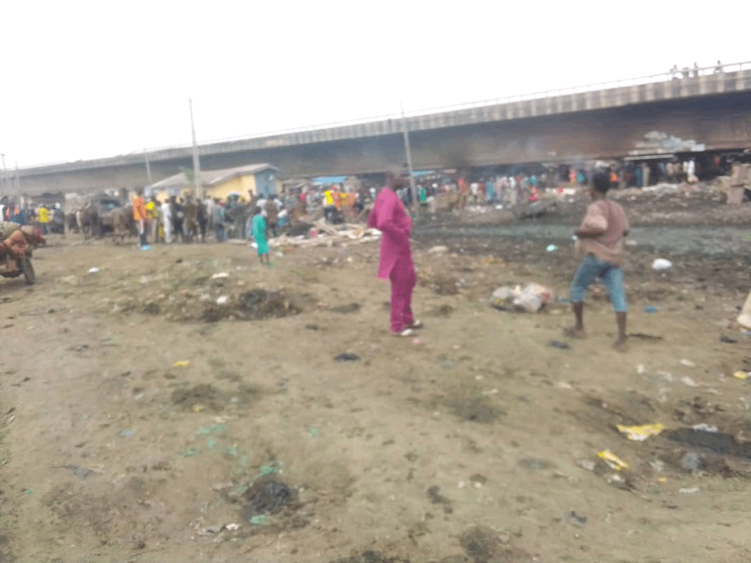You are currently viewing Ogun begins demolition of illegal structures along Lagos-Ibadan highway