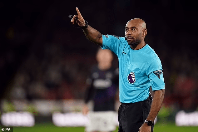 You are currently viewing Fans hail Sam Allison after he became the first black referee to officiate a Premier League game since 2008