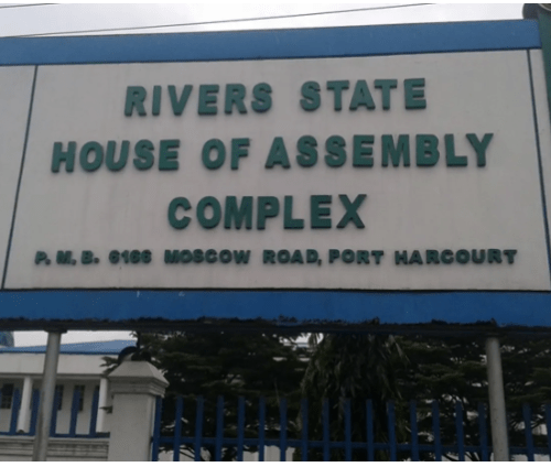 Read more about the article Breaking: 27 pro-Wike lawmakers decamp to APC