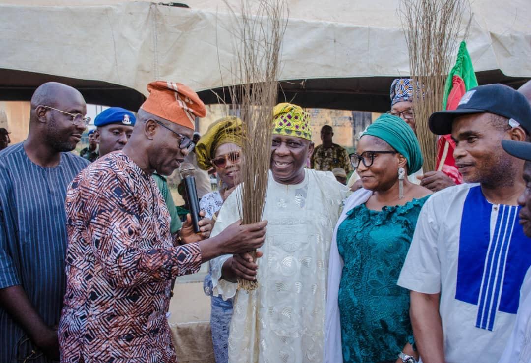 You are currently viewing Former Ogun PDP State Chairman Dumps Party Joins APC, Praises Abiodun’s Developmental Strides