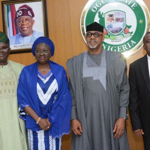 Read more about the article Abiodun Swears-in 20th HoS, Promises Better Civil Service