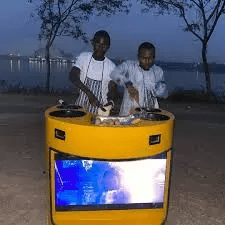 Read more about the article Nigerian engineering graduate invents solar-powered kiosks for fast food vendors