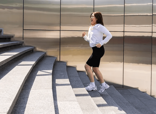 Read more about the article Forget the gym — this 30-minute walking workout builds mental strength and boosts your metabolism