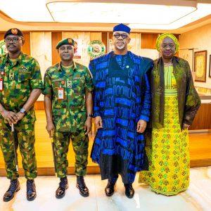 8b069370 9162 4216 91a1 3acd969e3209