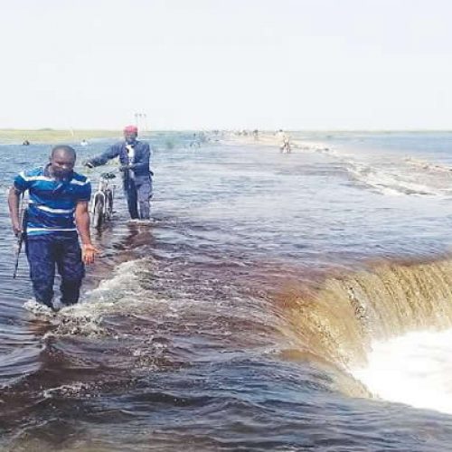 Flood damages Borno-Chad-Cameron link bridge, police urge alternative route