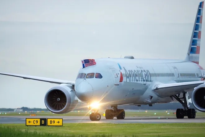 You are currently viewing American Airlines lands its longest-ever nonstop flight after 8,300 miles, nearly 16 hours
