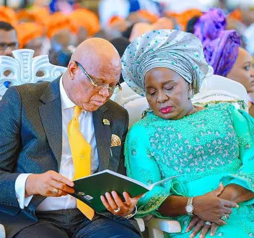 Read more about the article Akwa Ibom Governor recounts sweet memories of his late wife