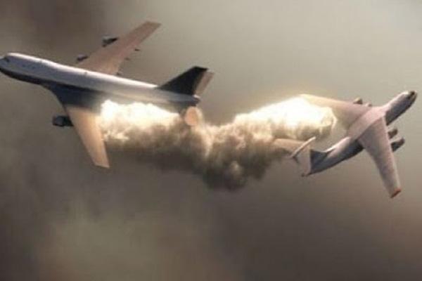 You are currently viewing Tragedy as 2 planes collide mid air leaving three dead