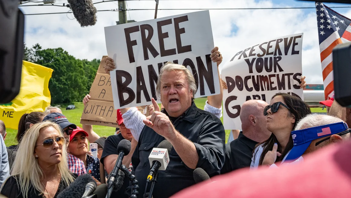 You are currently viewing Steve Bannon is released from prison in time for the last-week push to Election Day