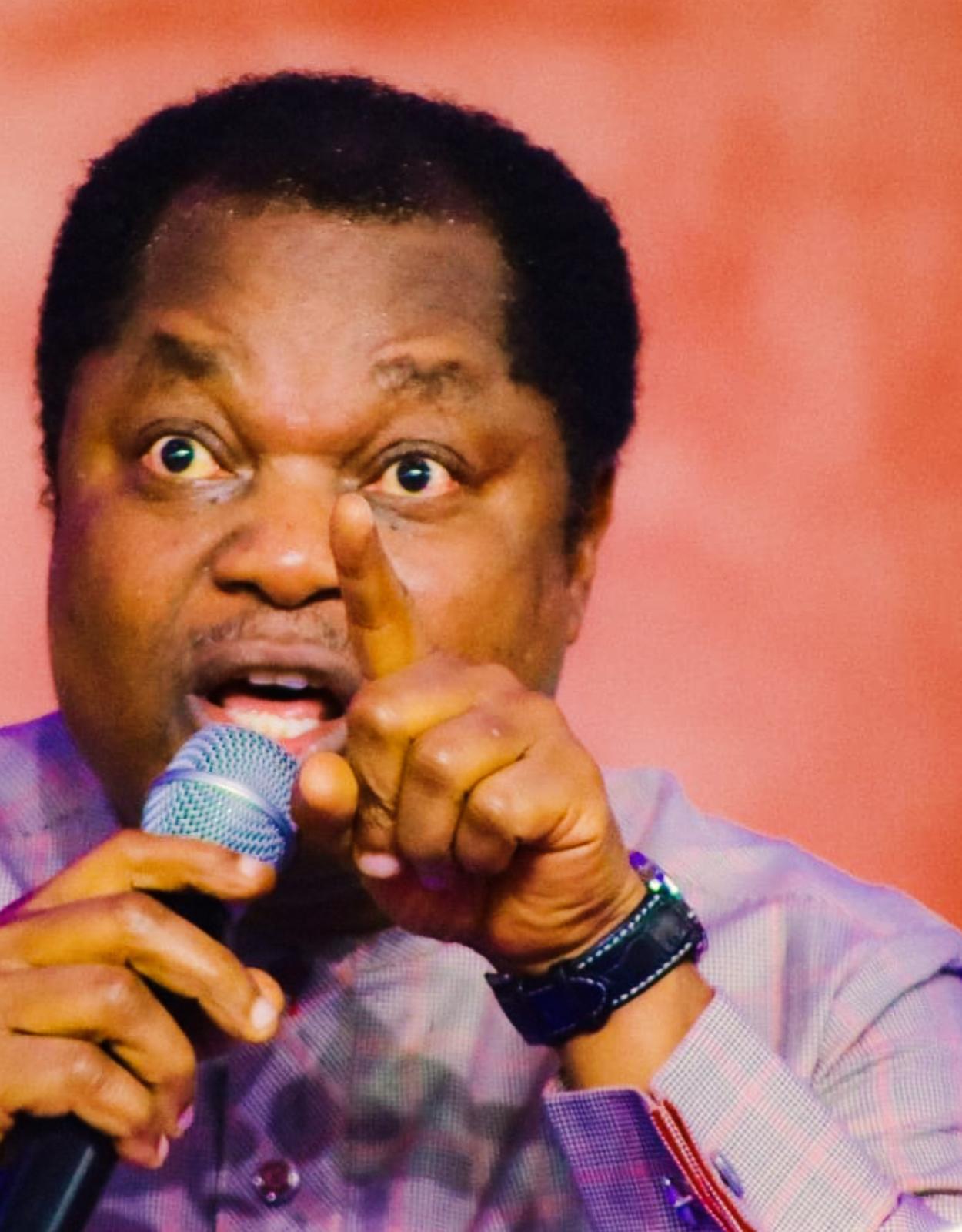 You are currently viewing 10 Bad Habits Christians Must Avoid During Church Service For Their Own Good, By Pastor Wole Oladiyun