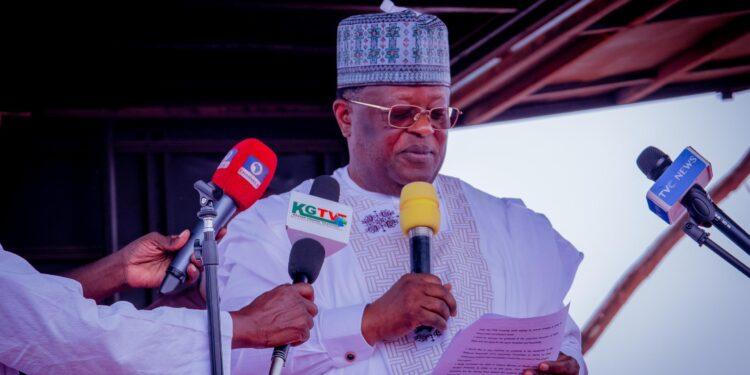 You are currently viewing FG flags off Sokoto-Badagry superhighway with Hitech handling construction 