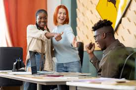 Read more about the article 5 mistakes to avoid when interacting with coworkers, according to an etiquette coach
