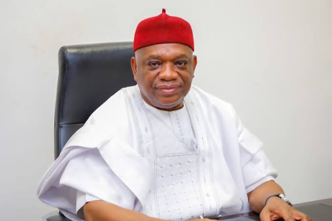 You are currently viewing Sen Kalu condoles with Army Chief, families of slain soldiers, mourns soldiers in Umuahia