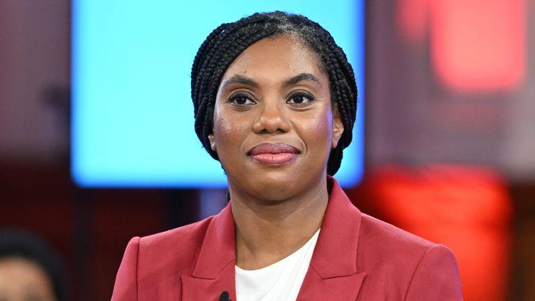 You are currently viewing Japa: Kemi Badenoch warns UK over migration rate, pledges stricter policies