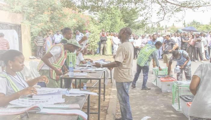 You are currently viewing Ondo gov poll: Customers blame parties as banks run out of cash