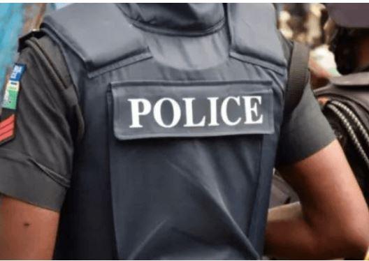 You are currently viewing Dismissed Edo policewoman threatens to kill self, children