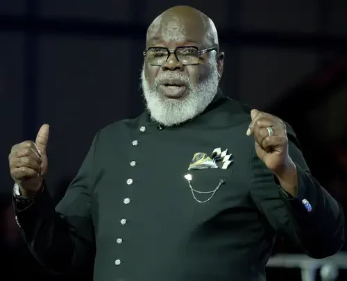 Read more about the article Bishop T.D. Jakes suffers health incident after ‘powerful’ sermon during Sunday service