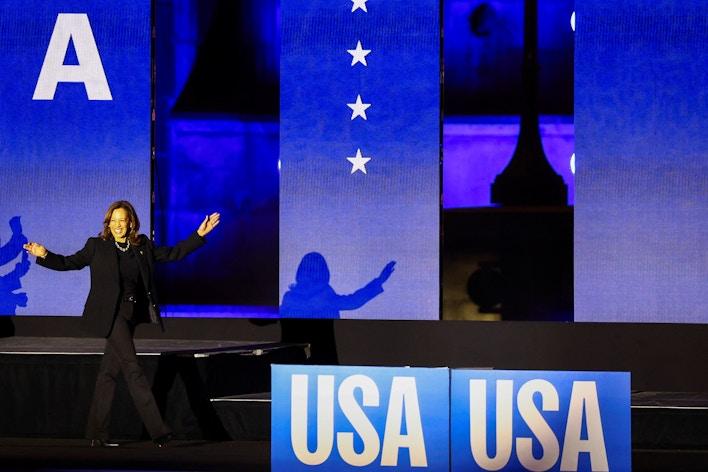 You are currently viewing Harris campaign comes to an end with a star-studded event