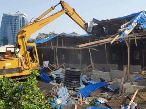 Read more about the article Lagos govt commences demolition of shanties, illegal structures on Bourdillon Road, Ikoyi 