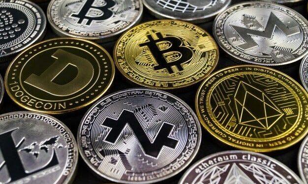 You are currently viewing Crypto liquidations hit $470 million as Bitcoin retracts, Altcoins surge