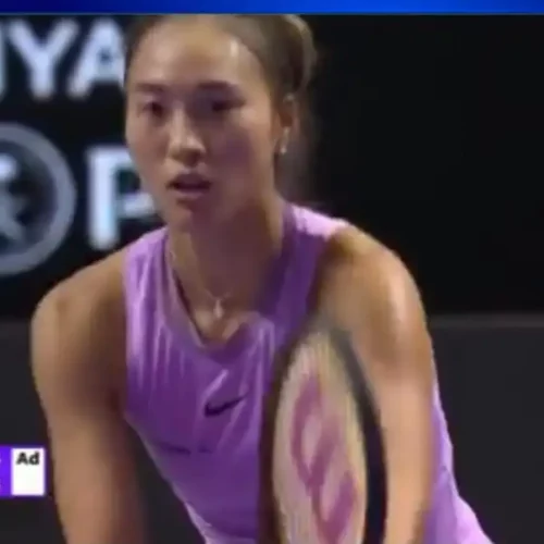 Read more about the article Zheng edges Krejcikova to book spot in WTA Finals championship