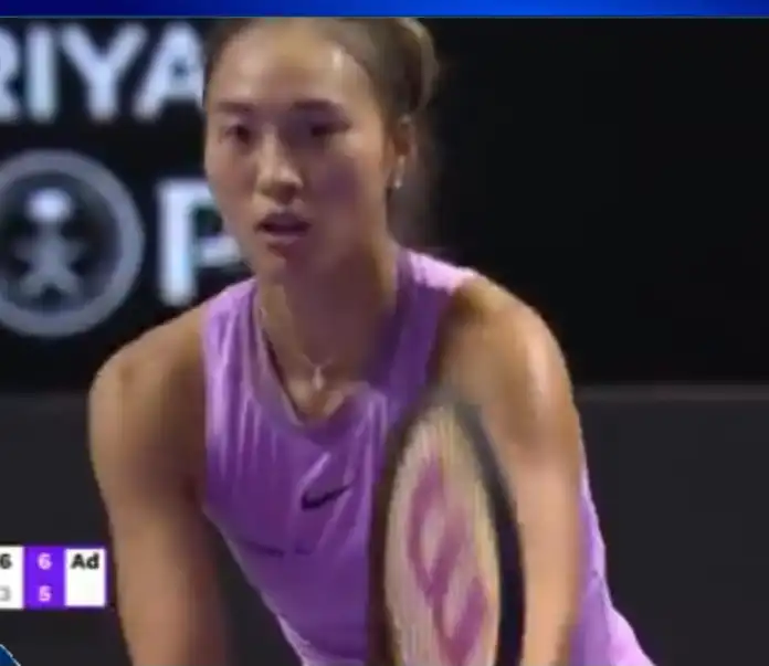 You are currently viewing Zheng edges Krejcikova to book spot in WTA Finals championship