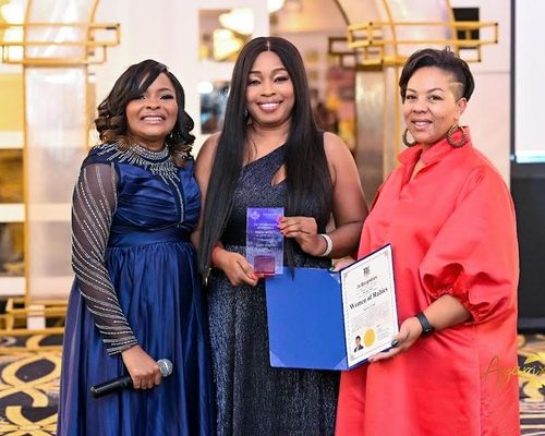 Read more about the article Esther Ijewere receives ‘media impact award’ at Canada vendors’ entrepreneur Awards