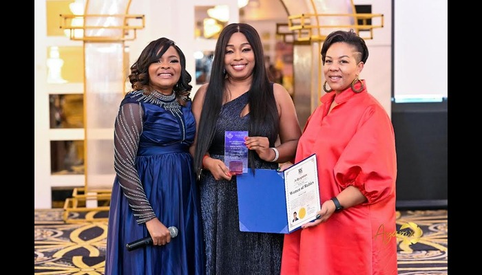 You are currently viewing Esther Ijewere receives ‘media impact award’ at Canada vendors’ entrepreneur Awards