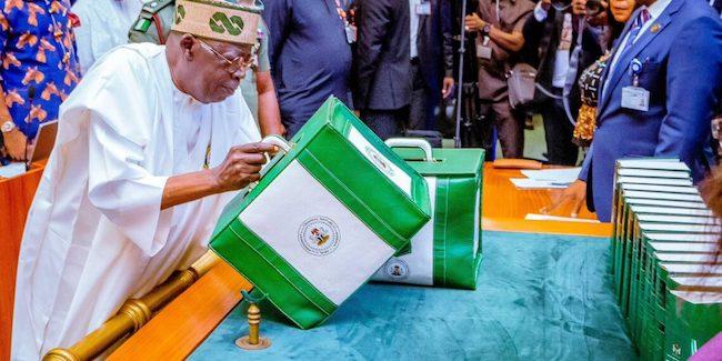 You are currently viewing Tinubu presents 2025 budget to N’Assembly Tuesday