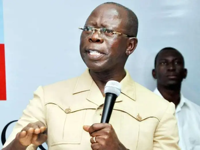 You are currently viewing Oshiomhole gifts 11,000 bags of Xmas rice to constituents
