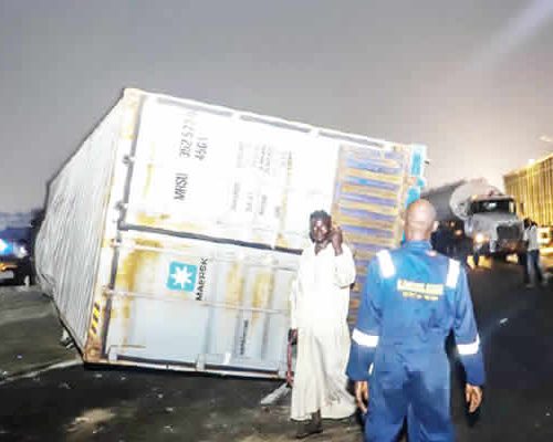 Read more about the article Gridlock grounds Lagos-Ibadan Expressway as driver dies in crash