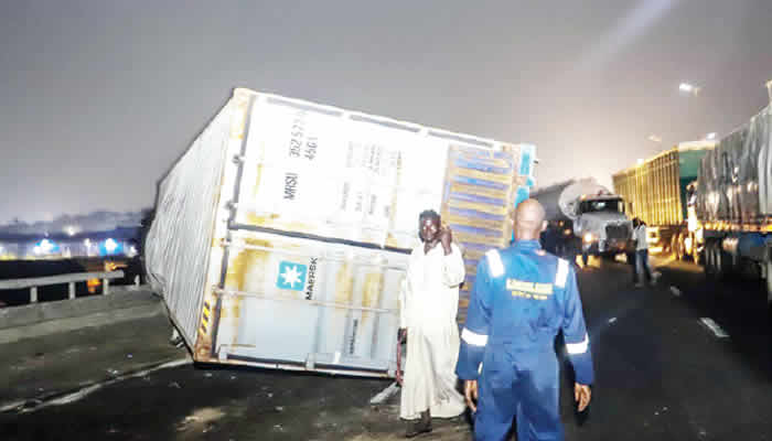 You are currently viewing Gridlock grounds Lagos-Ibadan Expressway as driver dies in crash