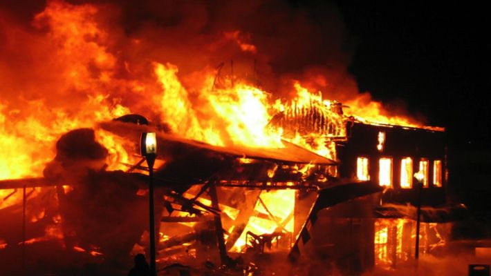 You are currently viewing Fire guts Anambra timber market