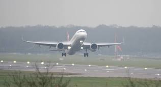 Read more about the article Gatwick Airport chaos enters fourth day: Heavy fog cancels another 20 flights with passengers stranded and forced to sleep on the floor