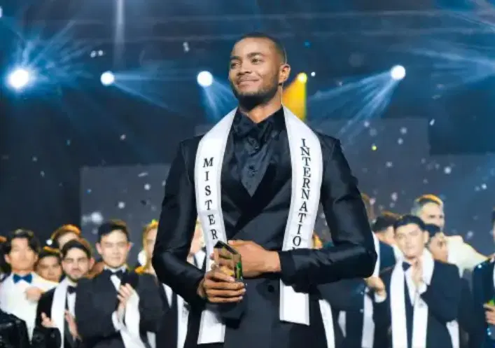 You are currently viewing Nigerian model Nwajagu Samuel becomes first African to win Mister International title