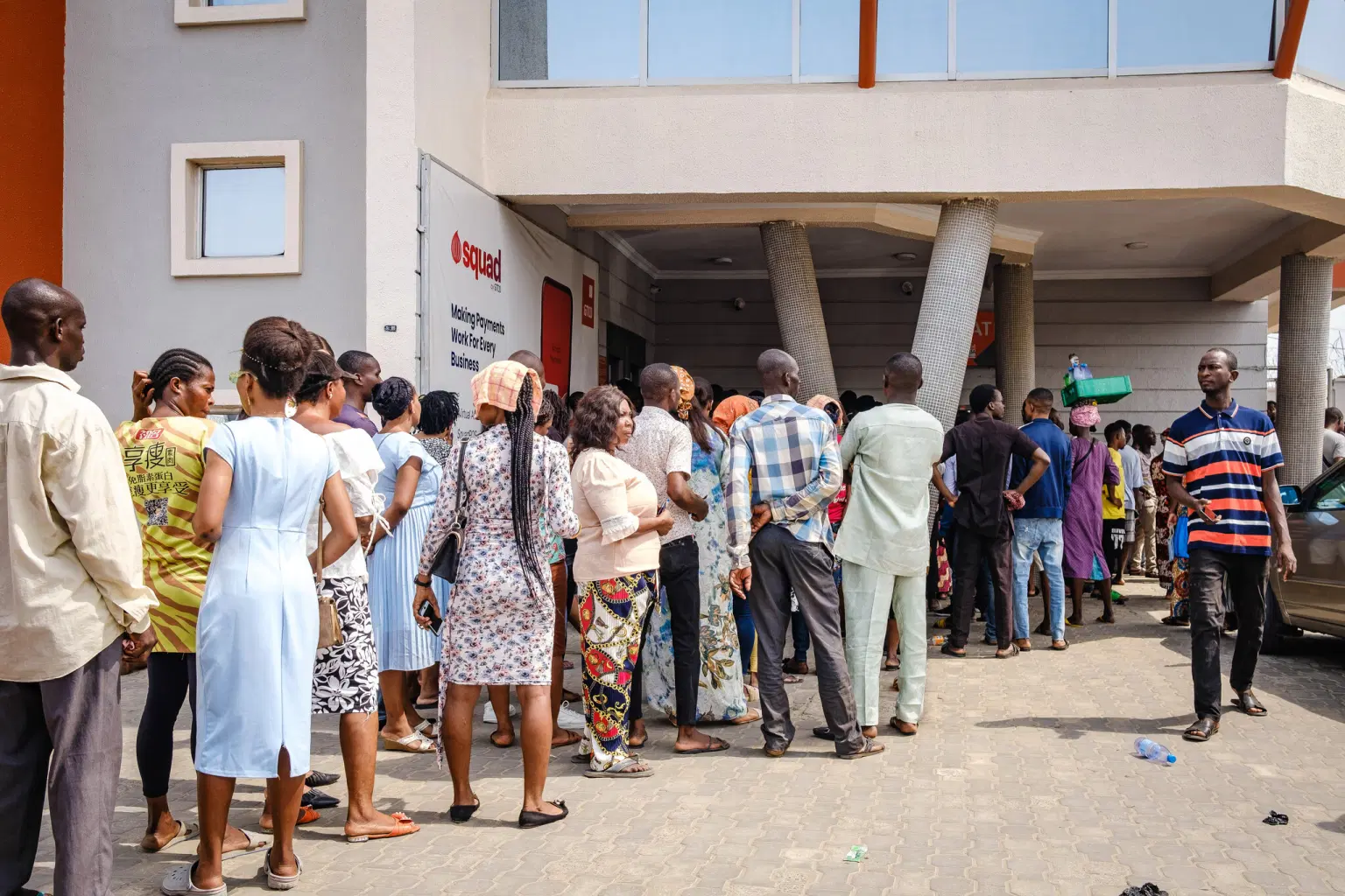 You are currently viewing Nigerians groan as cash scarcity compounds hardship