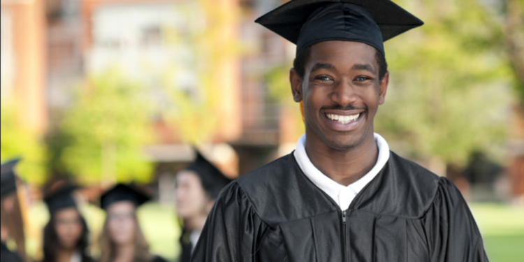 You are currently viewing Experts warn of economic impact as 76% of Nigerian students stay in the UK after graduating