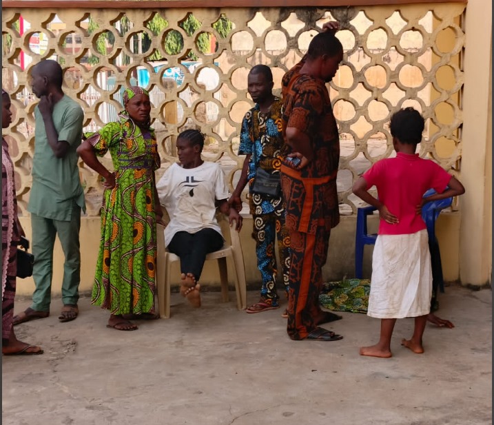 You are currently viewing Parents besiege hospitals as many children die in Oyo funfair stampede