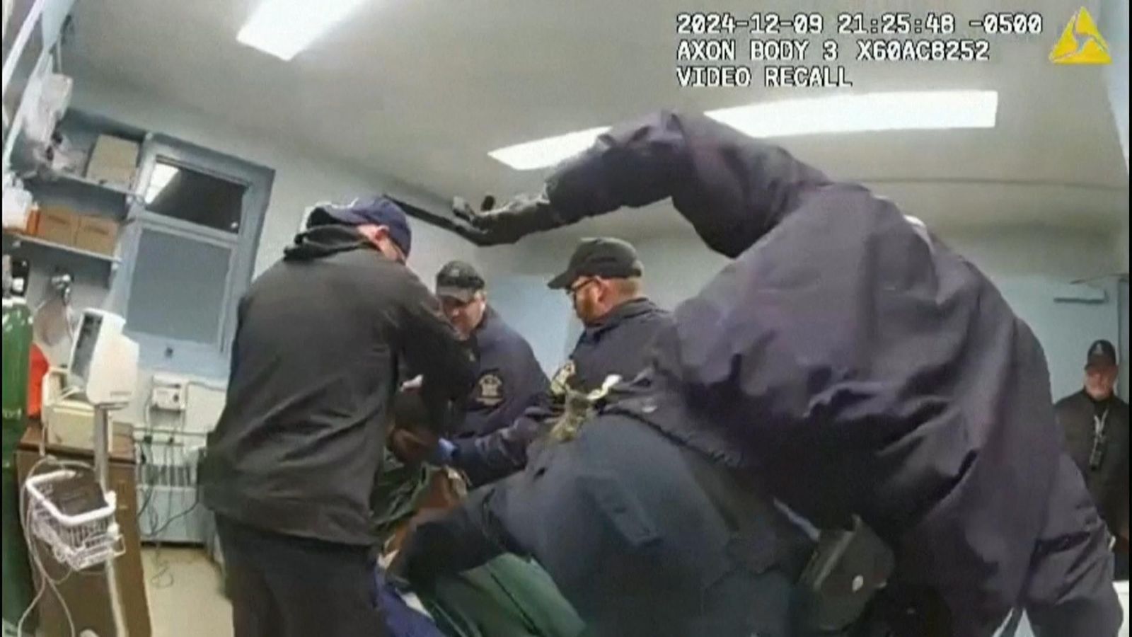 You are currently viewing Bodycam footage shows prison guards beating handcuffed inmate before his death