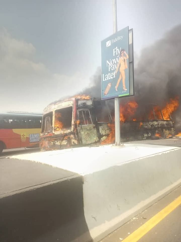 You are currently viewing Many Injured As Mass Transit Bus Got Burnt On Third Mainland Bridge