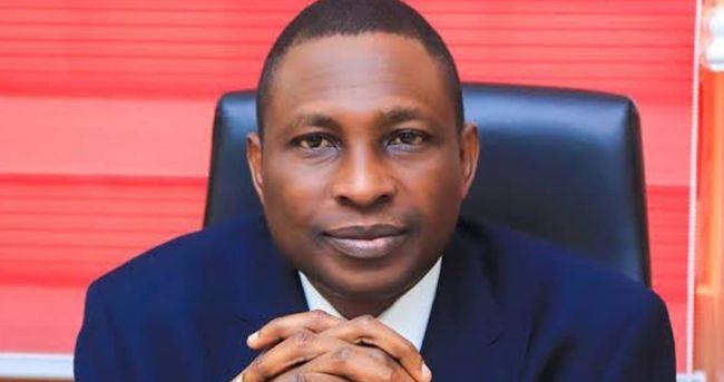 You are currently viewing EFCC detains 10 officers for stealing cash, gold exhibits
