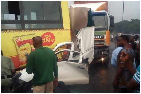 You are currently viewing One dead, three injured in Lagos Truck Accident