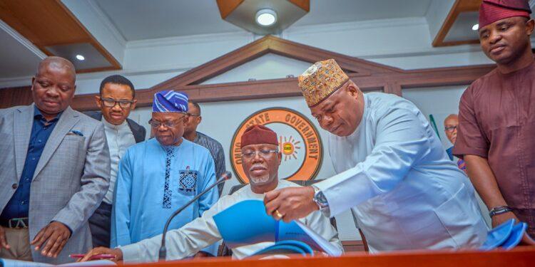 You are currently viewing Ondo Governor signs N698.66 billion 2025 budget into law, allocates 62.06% to capital expenditures 