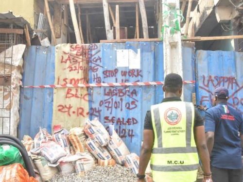 Read more about the article Lagos govt seals multiple buildings under construction on Lagos Island for lacking permits 